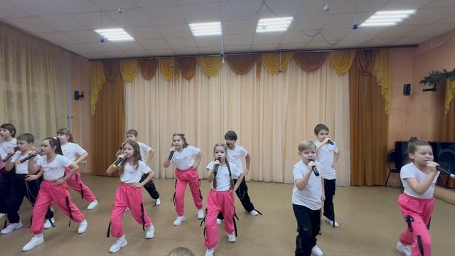 Вокальная эстрадна студия "Камертон" - "Вместе с нами" 
группа №4