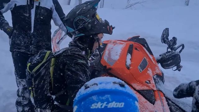 Поездка на горном снегоходе в горы .Не всегда удачно!!!