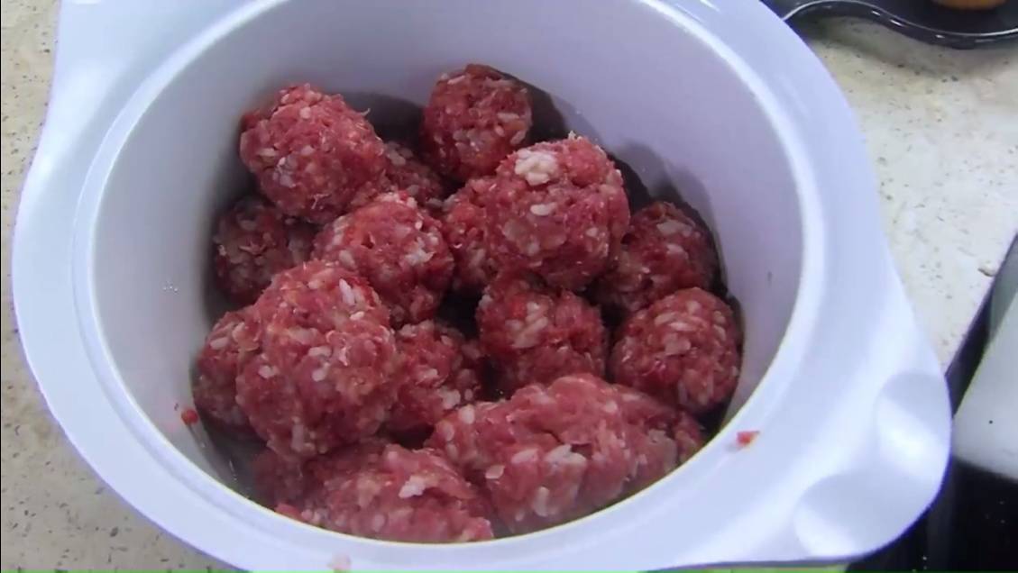 Как Приготовить Вкусные Тефтели в Томатном Соусе: Рецепт с Рисом и Подливкой!