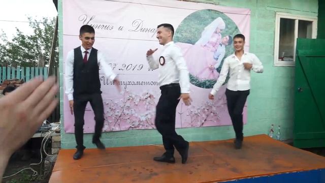Чеченец свидетель и жених башкир отжигают на свадьбе