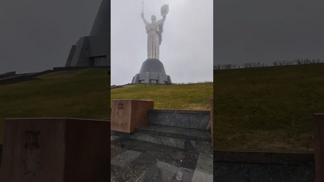 В Киеве  с Аллеи городов-героев убрали названия Москвы и Минска