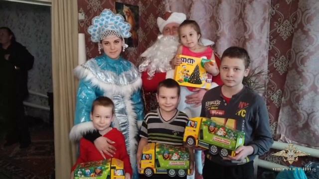 Ирина Волк: В Курской области Полицейский Дед Мороз посетил многодетные семьи в приграничном районе
