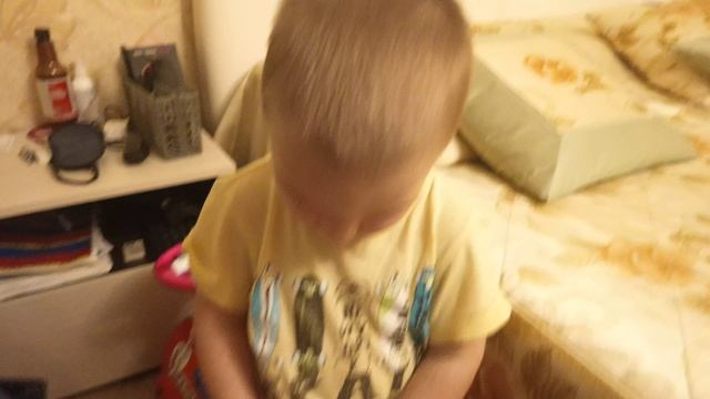 Внук Боря управляет экраном ДК