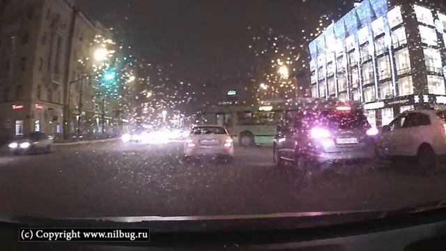 Троллейбус нарушил ПДД
