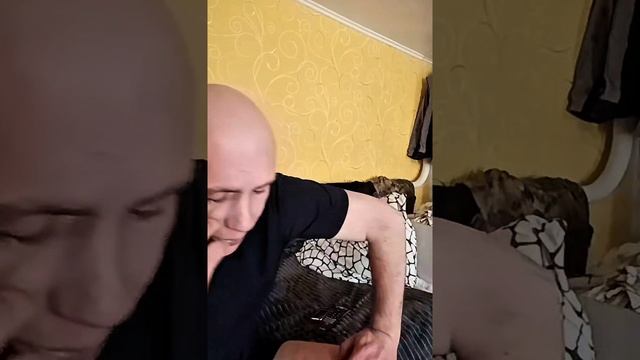 Домохозяин звонит жене