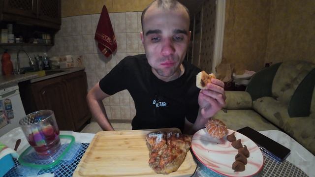 МУКБАНГ НАРЕЗКИ ЛУЧШЕЕ - ПИРОГИ С МЯСОМ, КАРТОШКОЙ, СЫРОМ / MUKBANG АСМР 27. 12. 2024