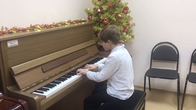 Исаев Дмитрий, В.А.Моцарт Менуэт D Dur