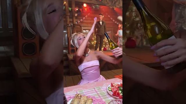 2_5440475468010645431.mp4