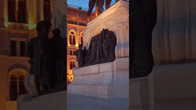 Romantic Parliament in the Evening Colors #walking #shorts