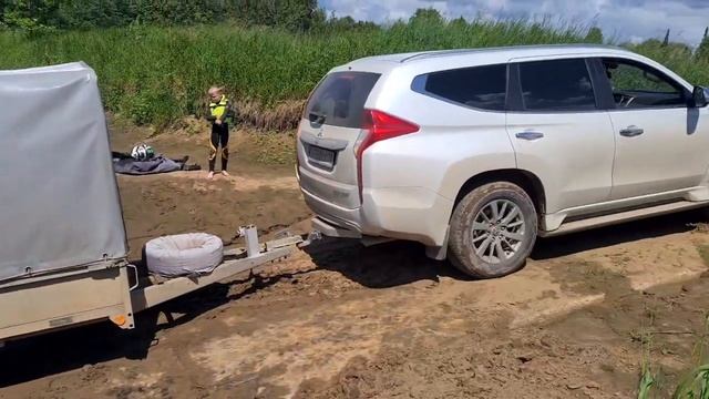 Укрепляем берег реки .Пожарный водоразбор .