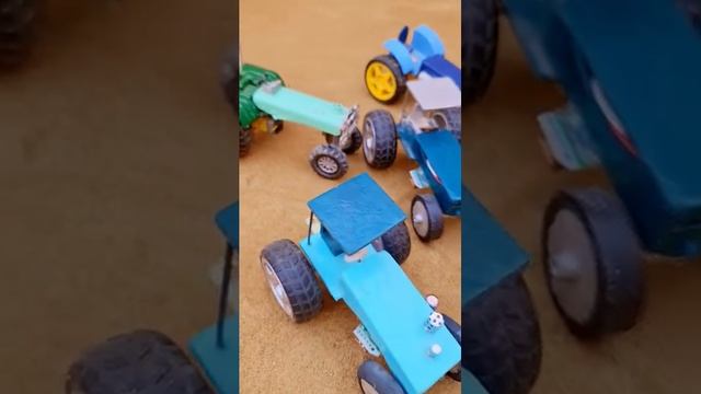 столько мини синих тракторов ещё не стояло в очереди на АзС