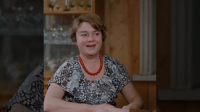 На улицах Москвы провели опрос, узнают ли россияне советский фильм по одной цитате.