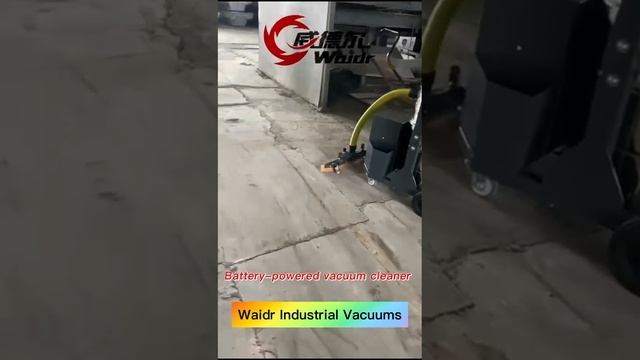 Трехтурбинный пылесос Waidr на батареях