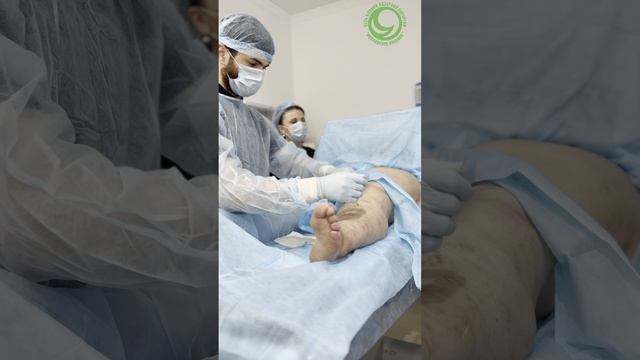 У пациента 12 шрамов после проведения неудачной операции, подробнее смотрите в  видео..