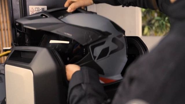 Handling and Key Features of the BMW Vario Luggage System  BMW Motorrad How-To
