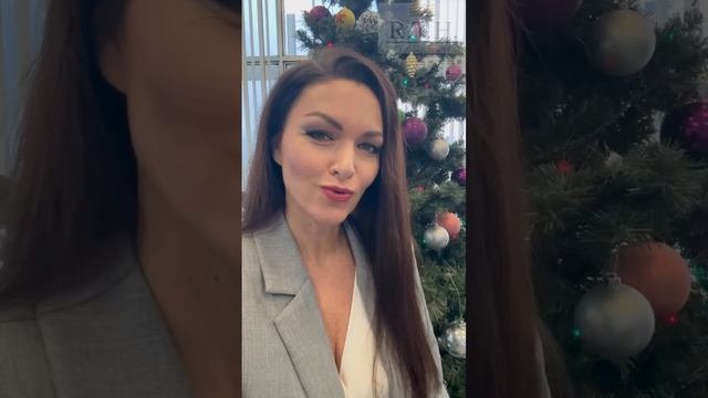 Актриса театра и кино Юлия Такшина поздравляет всех с наступающим Новым Годом🎄