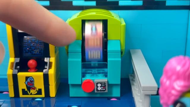 I built a LEGO Video Game ARCADE...