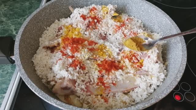 Рис с капустой(рецепт, всё на одной сковороде)