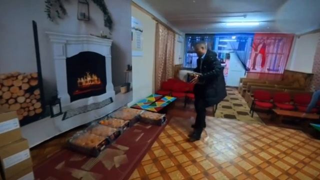 Депутат из Краснодарского края приехал поздравить детей в Енакиево