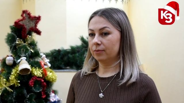 Как юные художницы сделали обложку новогоднего выпуска «Каневских зорь»