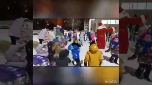 утренний флешмоб с Дедом Морозом