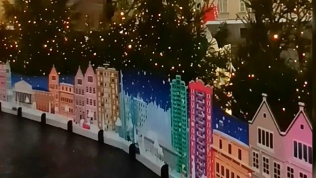 Дворцовая площадь в предверии Нового 2025 года.