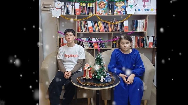 Блогерская студия "Айтибукинг" Майский поздравляет жителей России с Новым 2025 годом!