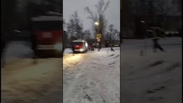 ⚡️ Женщина выпрыгнула из окна в пожаре в Ульяновске