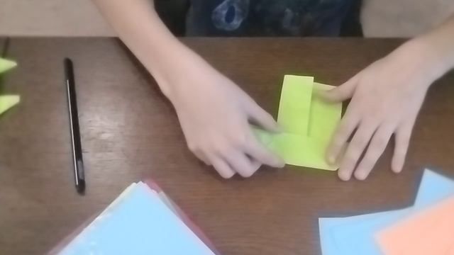 лягушка из бумаги.