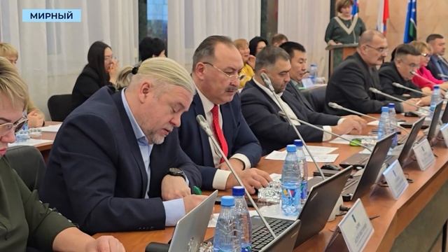 Дефицит бюджета Мирнинского района в 2025 году составит почти миллиард рублей