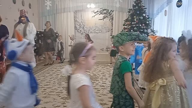 Фрагмент утренника группа "Капитошка"