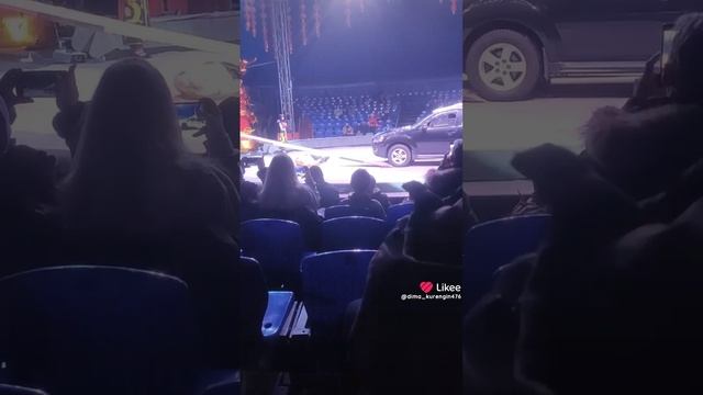 человека перехала машина😲😲