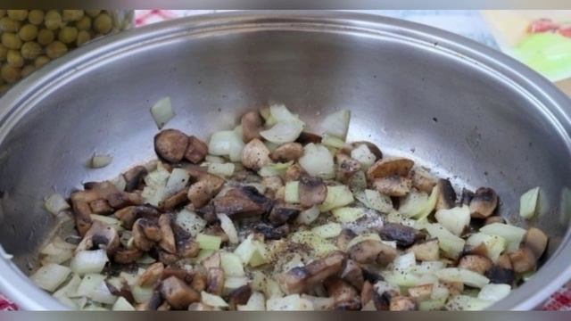 Оливье 🥗 с шампиньонами 🍄