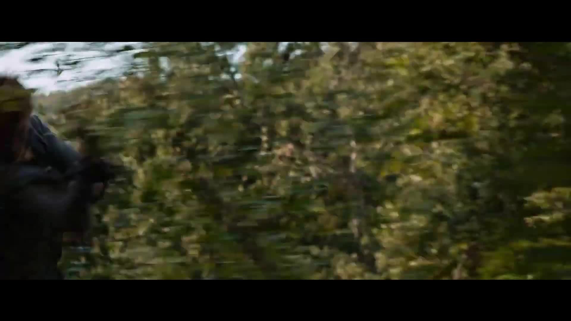 Карл бежит под песню "We've Lost Dancing" в фильме "Треугольник печали" 🏃🎶