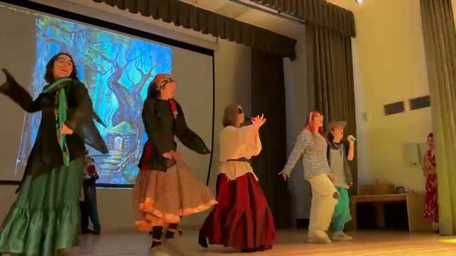 Школьный театр 1347 " Первые роли" спектакль " Бременские музыканты"