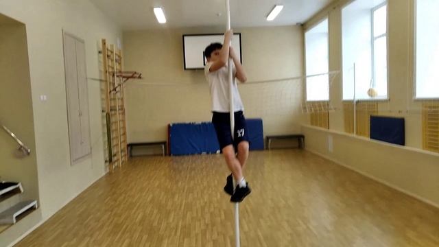 Лазание по шесту М.