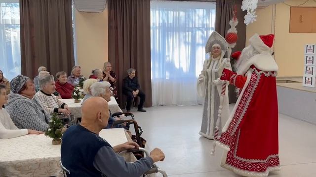 Туляки передали подарки пожилым людям Мариуполя