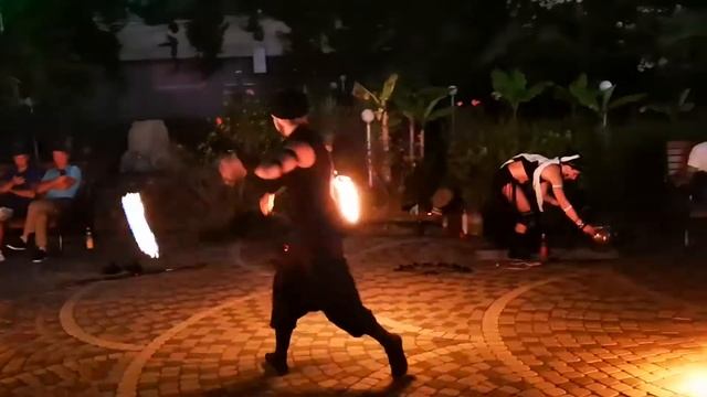 Fire show в Сочи. Лето в Сочи 2020 началось. Сезон открыт. Красивое Шоу с огнём