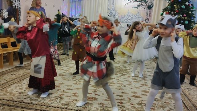 Фрагмент утренника группа "Солнышко"