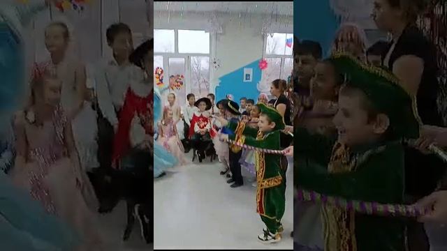 Новогодняя ёлка в школе