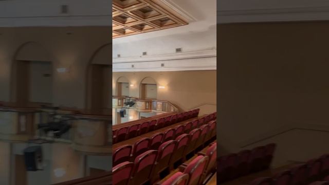 Театральные кресла Версаль в театре Ленсовета