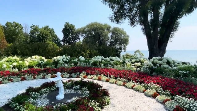 Сад на берегу Мичигана. 
Сад West of the Lakes. 
Городок Манитовок, США