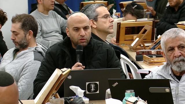 Реальность нисходит на нас свыше, где место для нашего действия