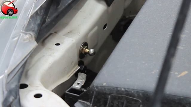Установка упоров  амортизаторов капота на Toyota Hilux 8  Fortuner 2 от upora.net