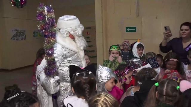 (27.12.2024) Новогодний квест прошёл в школе №37 Комсомольска
