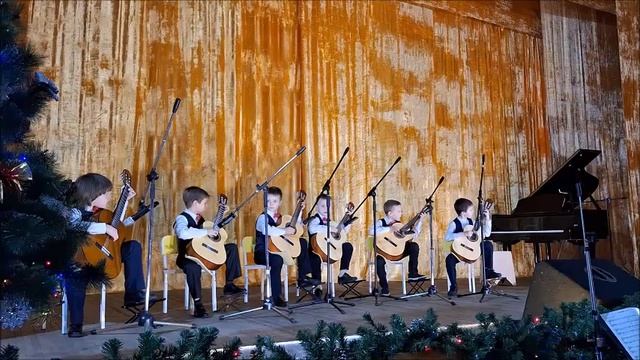 Новогодний урок-концерт под названием "Пусть праздник нам подарит чудо"