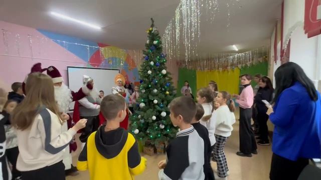 Ямальцы провели новогоднее мероприятие для ребят Волновахского округа