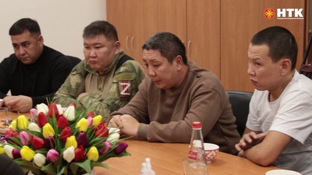 Глава РК встретился с пациентами Республиканского госпиталя ветеранов войн
