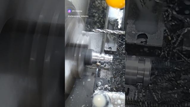 Токарный канаовочный резец