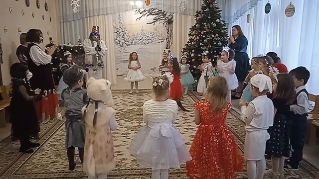 Фрагмент утренника группа "Ромашка"